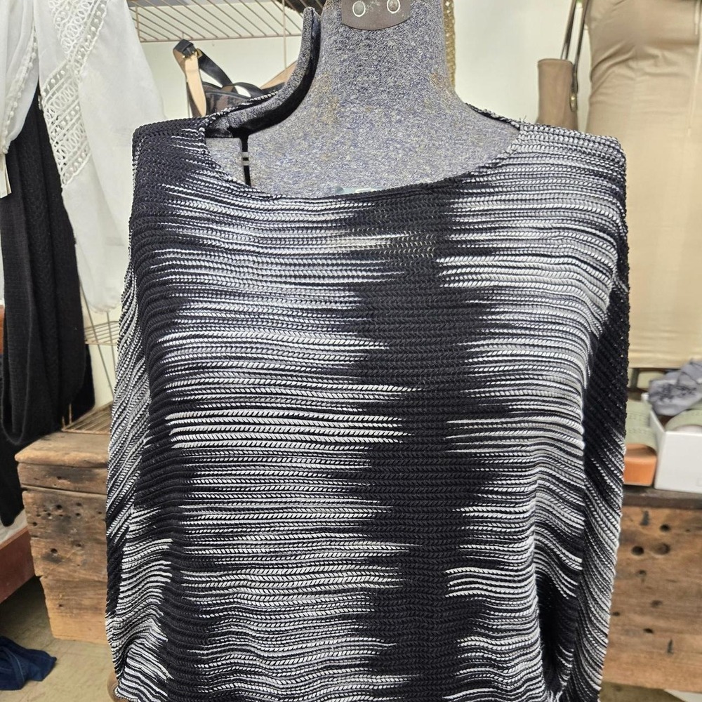 Alfani black & gray striped nylon & spandex top with a boho vibe
